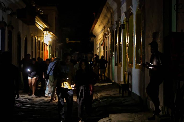 Apagão deixa Paraty sem energia durante a Flip