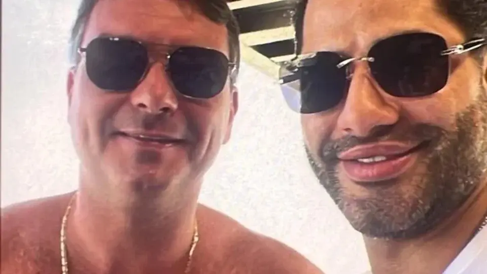 Sicário e Flávio Bolsonaro