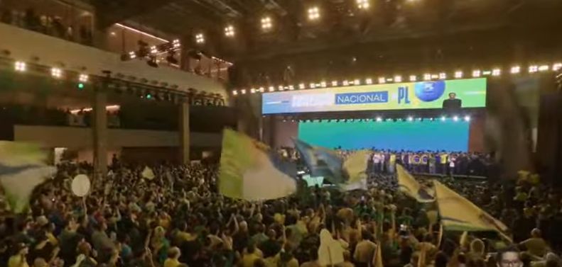 PL oficializa Flávio Bolsonaro como candidato à Presidência em evento no Pacaembu