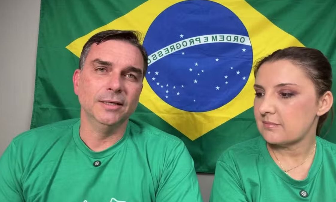 Flávio Bolsonaro alega que foto com 'Sicário' foi criada por IA