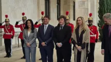 Milei visita Tarcísio no Palácio dos Bandeirantes e recebe maior honraria de SP