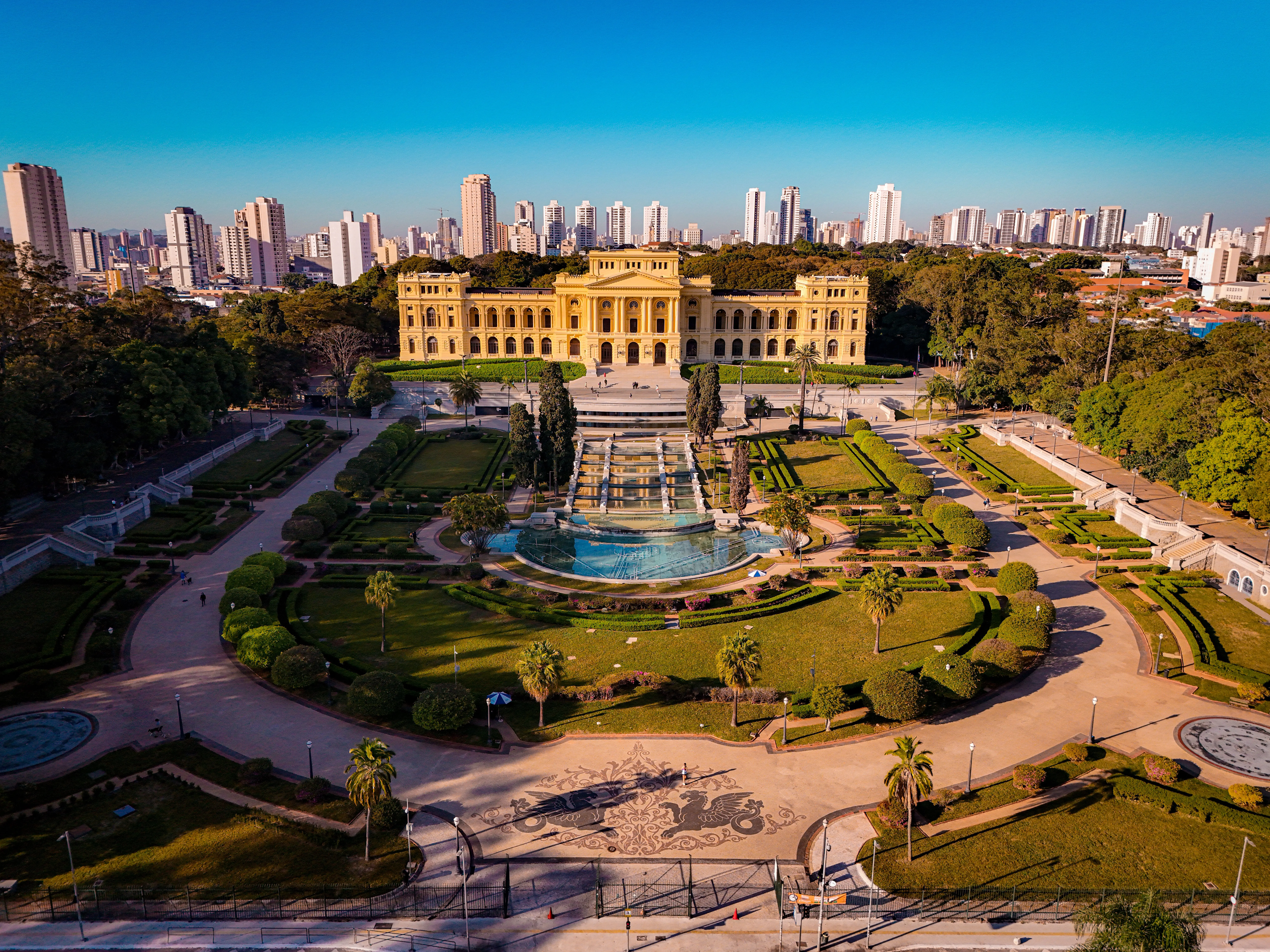 Parque em São José dos Campos com famílias e crianças