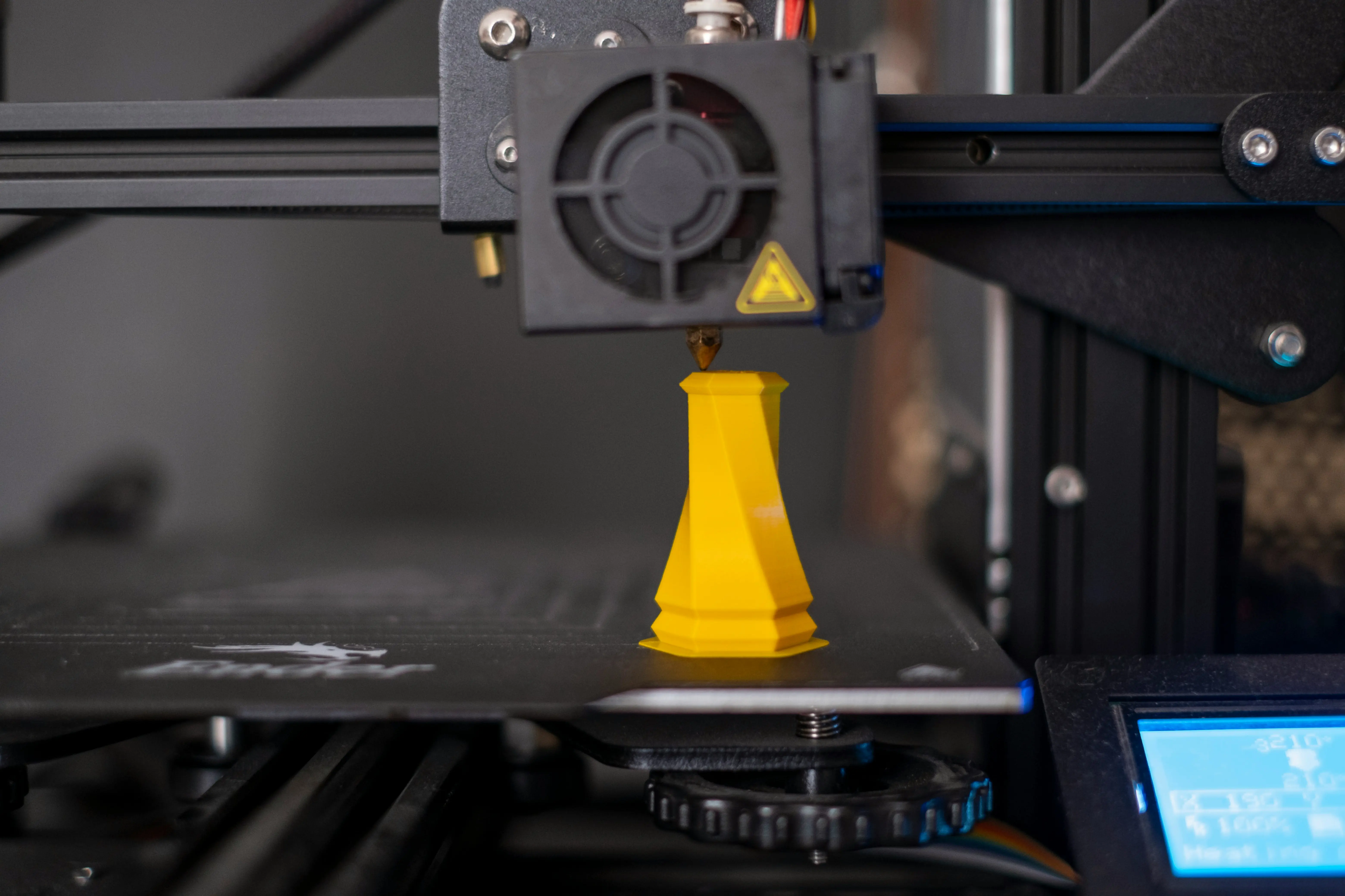 Close-up de peça impressa em 3D com detalhes visíveis