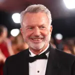 Morre Sam Neill, astro de Jurassic Park, aos 78 anos