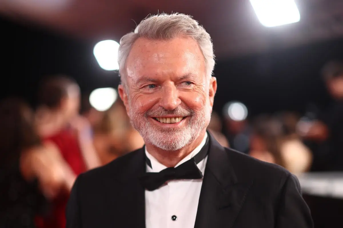 Morre Sam Neill, astro de Jurassic Park, aos 78 anos