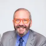 O livro Supremo em Transformação: do recato institucional ao protagonismo político, escrito pelo advogado Sidney Stahl, trata sobre as transformações do STF ao longo dos anos | Foto: Arquivo Pessoal