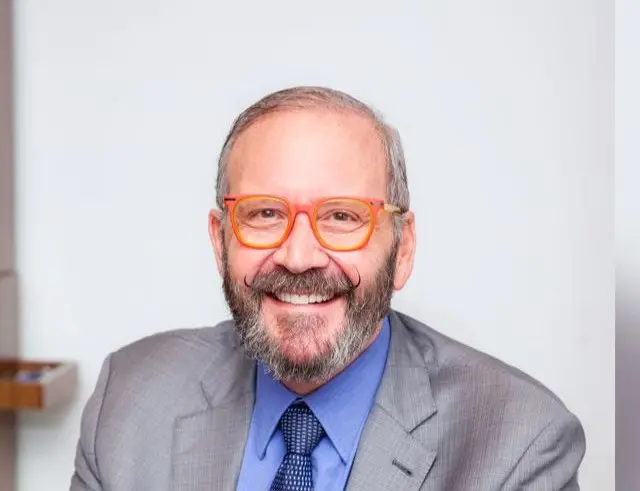O livro Supremo em Transformação: do recato institucional ao protagonismo político, escrito pelo advogado Sidney Stahl, trata sobre as transformações do STF ao longo dos anos | Foto: Arquivo Pessoal