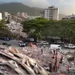 Brigadistas buscam sobreviventes em meio ao acúmulo de escombros na Venezuela | Foto: Reprodução/X