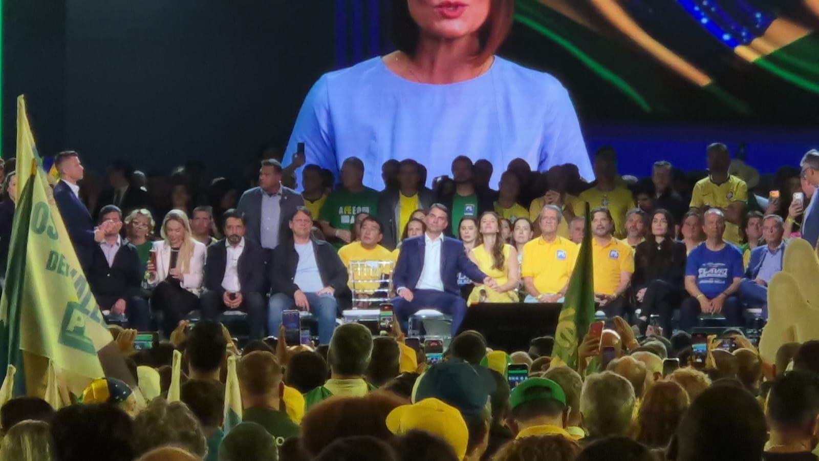 Com vídeos de Michelle e Eduardo, PL oficializa Flávio candidato à Presidência